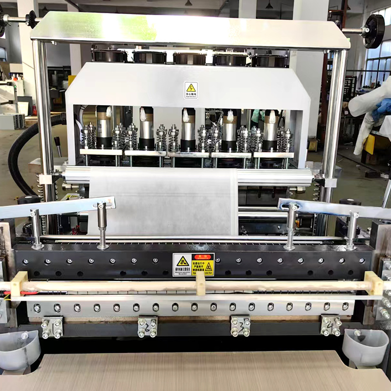 Machine à taies d'oreiller non tissées